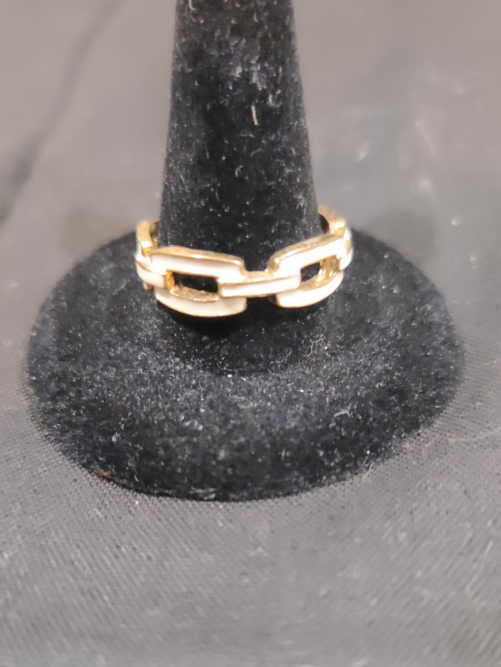 WHITE ENAMEL & GOLDTONE RING